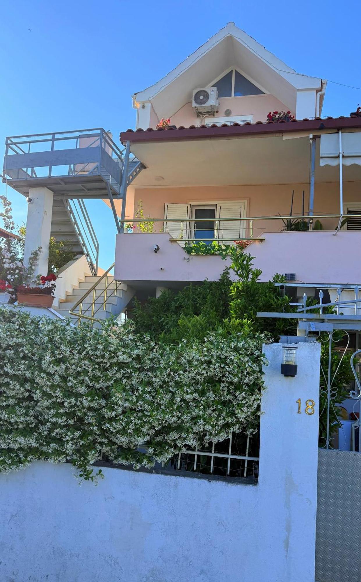 Priam Garden Apartment ดูร์เรส ภายนอก รูปภาพ